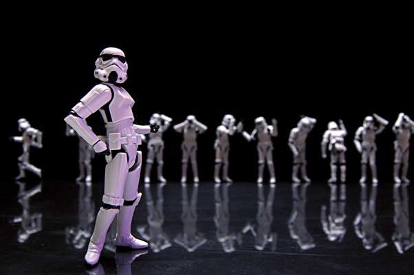 lifehacker - Shed Your Roles to Enjoy Schmoozing